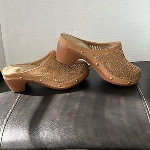 Atalina shoes 6 &1/2 brown clogs